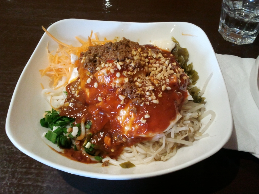 Rice Noodles w. Tofu Pudding, Peanut Pieces, Beef Mince, Pickled Chinese Cabbage and Special Chili Sauce 