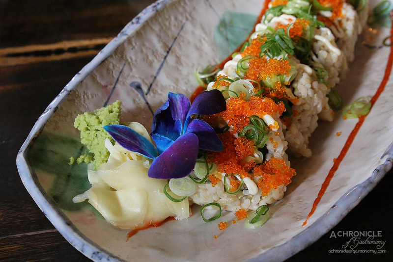 Ichi Ichi Ku - Dragon Roll - Seared tuna, cucumber, avocado, tobiko, mayonnaise, chilli sauce, spring onion and brown rice (5 pcs, $18)