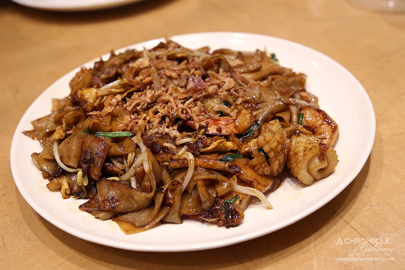NL House - Seafood Char Kuay Teow - Prawns, squid, baby clams, fish cakes, beanshoots, chives ($12.90)