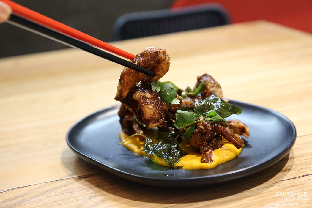 An Uong - Soft shell crab with black pepper sauce and carrot puree