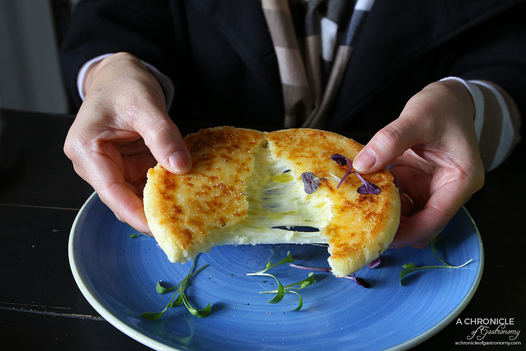 Cento Mani - Cheese Arepa - Traditional grilled arepa made of white corn, filled with melted Mozzarella ($7)