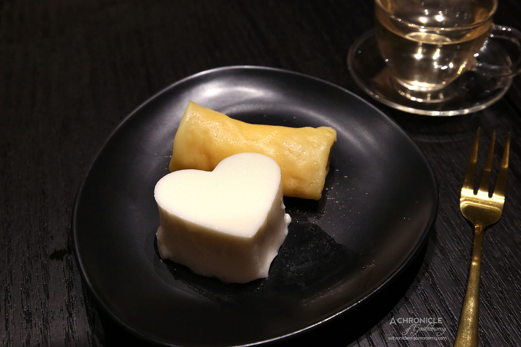 Gold Moon - Coconut pudding (2 for $6,80) Cantonese Mango Pancake w cream ($8.80)