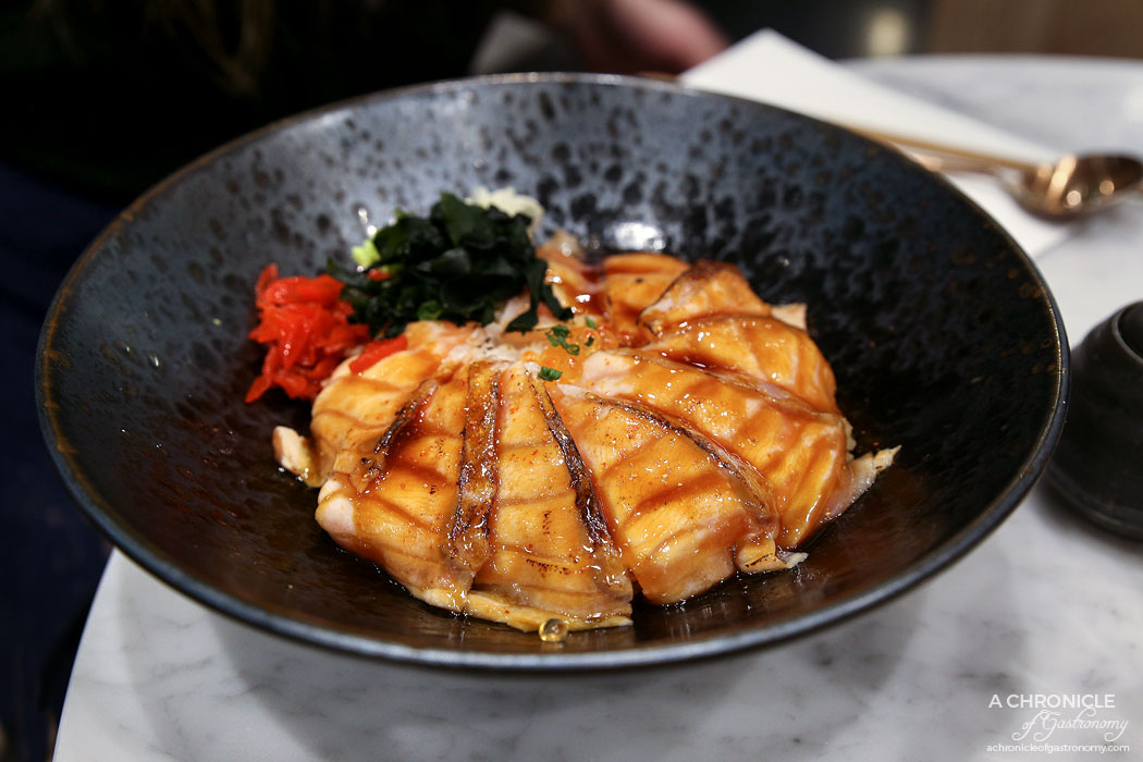 Calia - Aburi Samon - Flamed seared salmon topped w ikura and secret Calia sauce ($18,30)